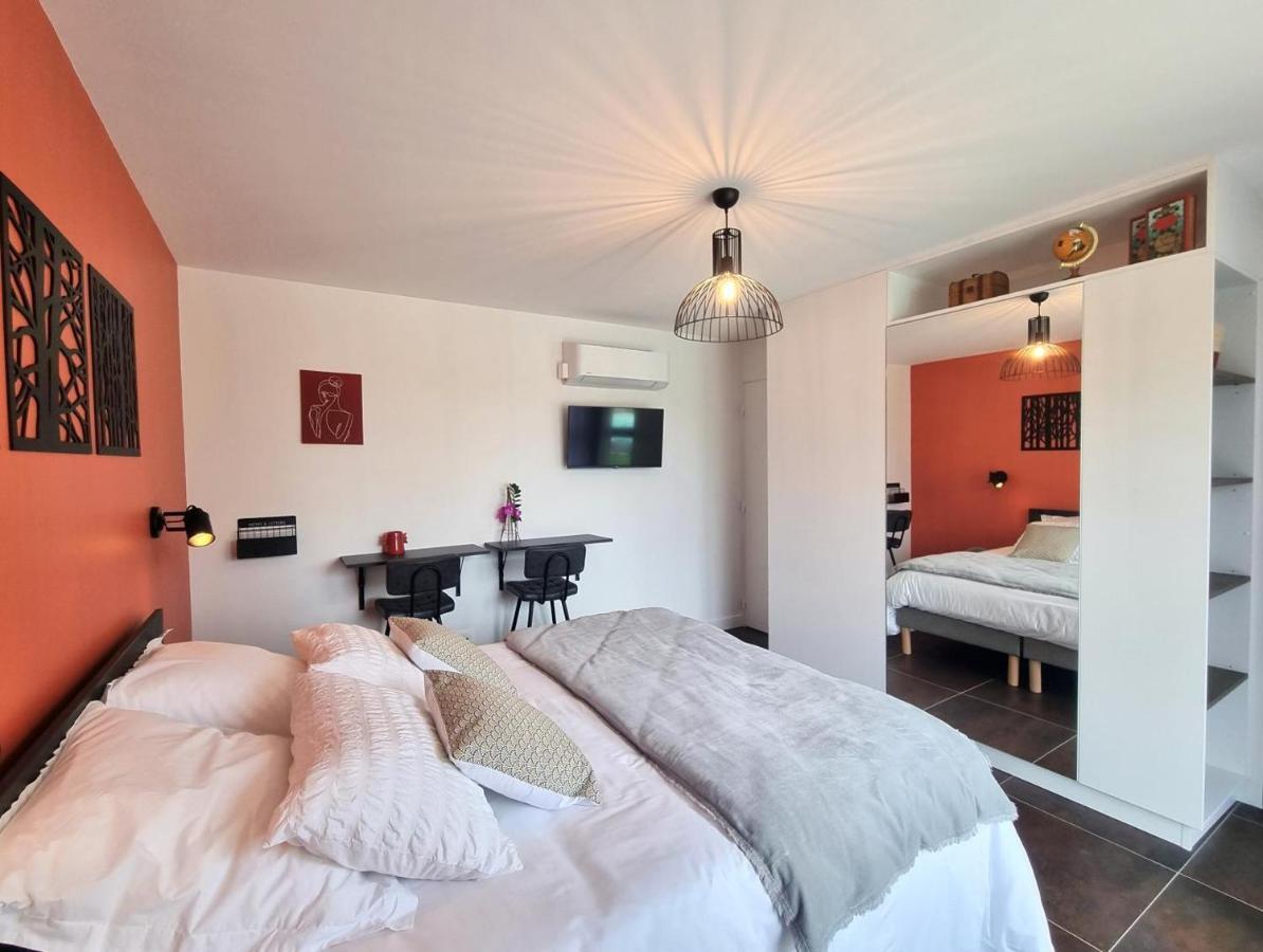 La Cle Des Chaumes Bed & Breakfast Boisset-les-Montrond Exterior photo