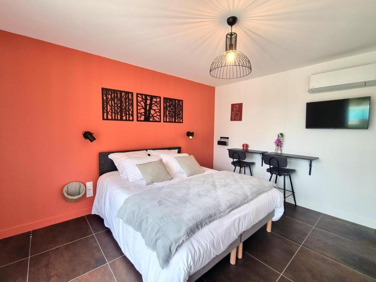 La Cle Des Chaumes Bed & Breakfast Boisset-les-Montrond Exterior photo